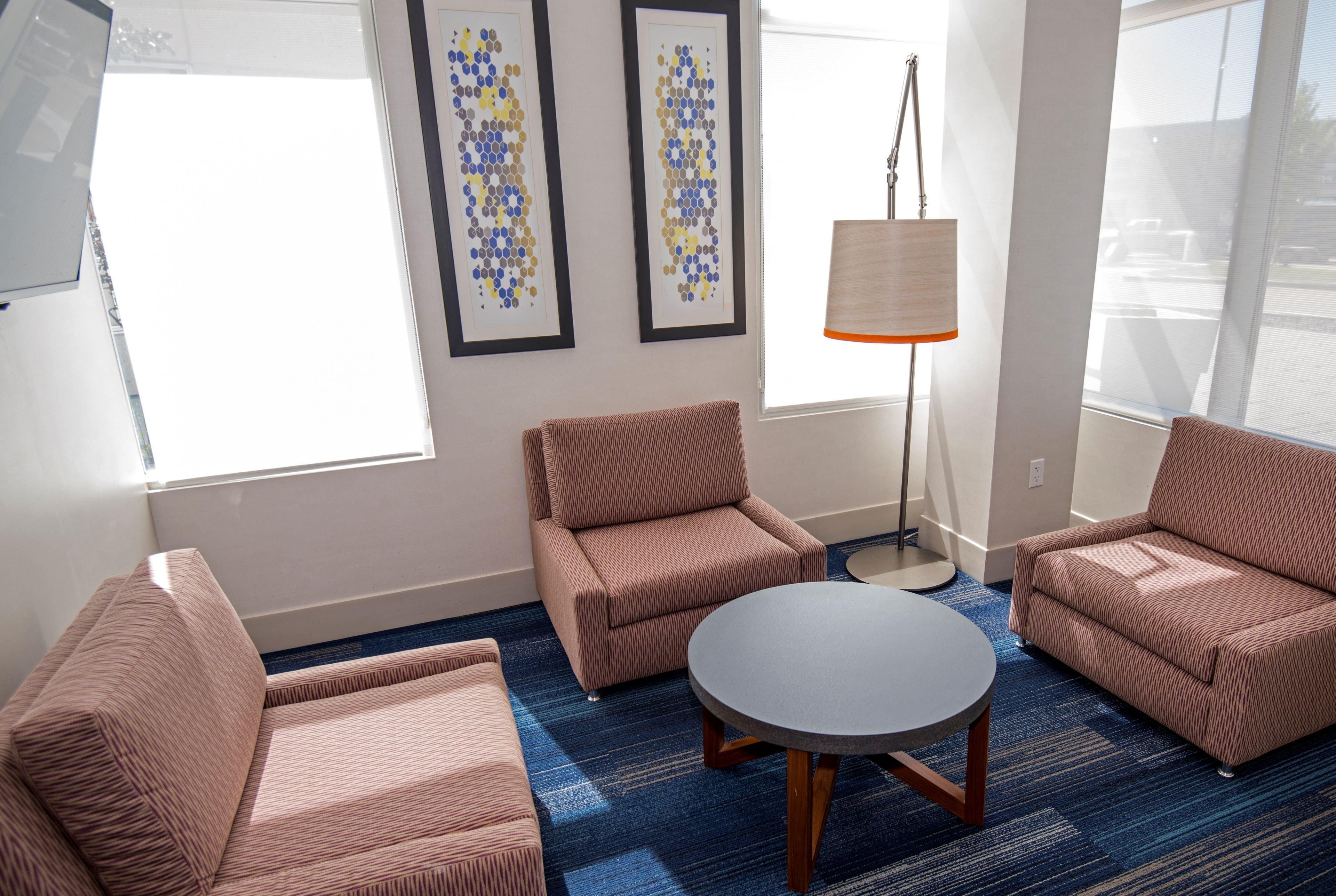 Holiday Inn Express - Red Deer North By Ihg Esterno foto